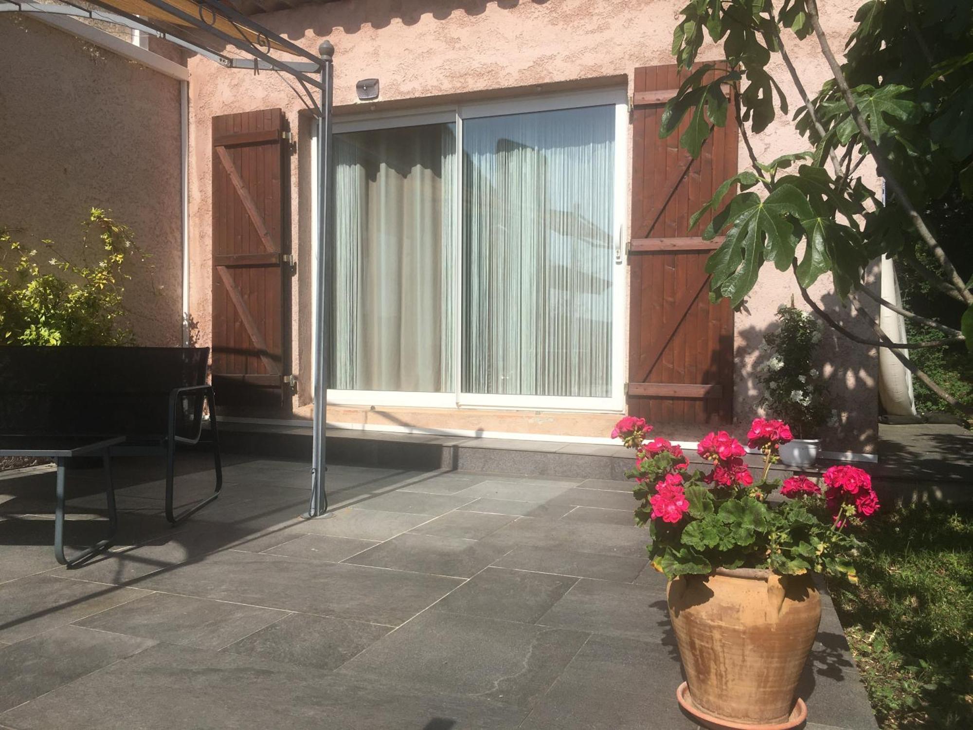 Studio Chez Charles Et Marie, Independant De La Maison, Acces Piscine, Tres Calme, Рокфор Ле Па Екстериор снимка